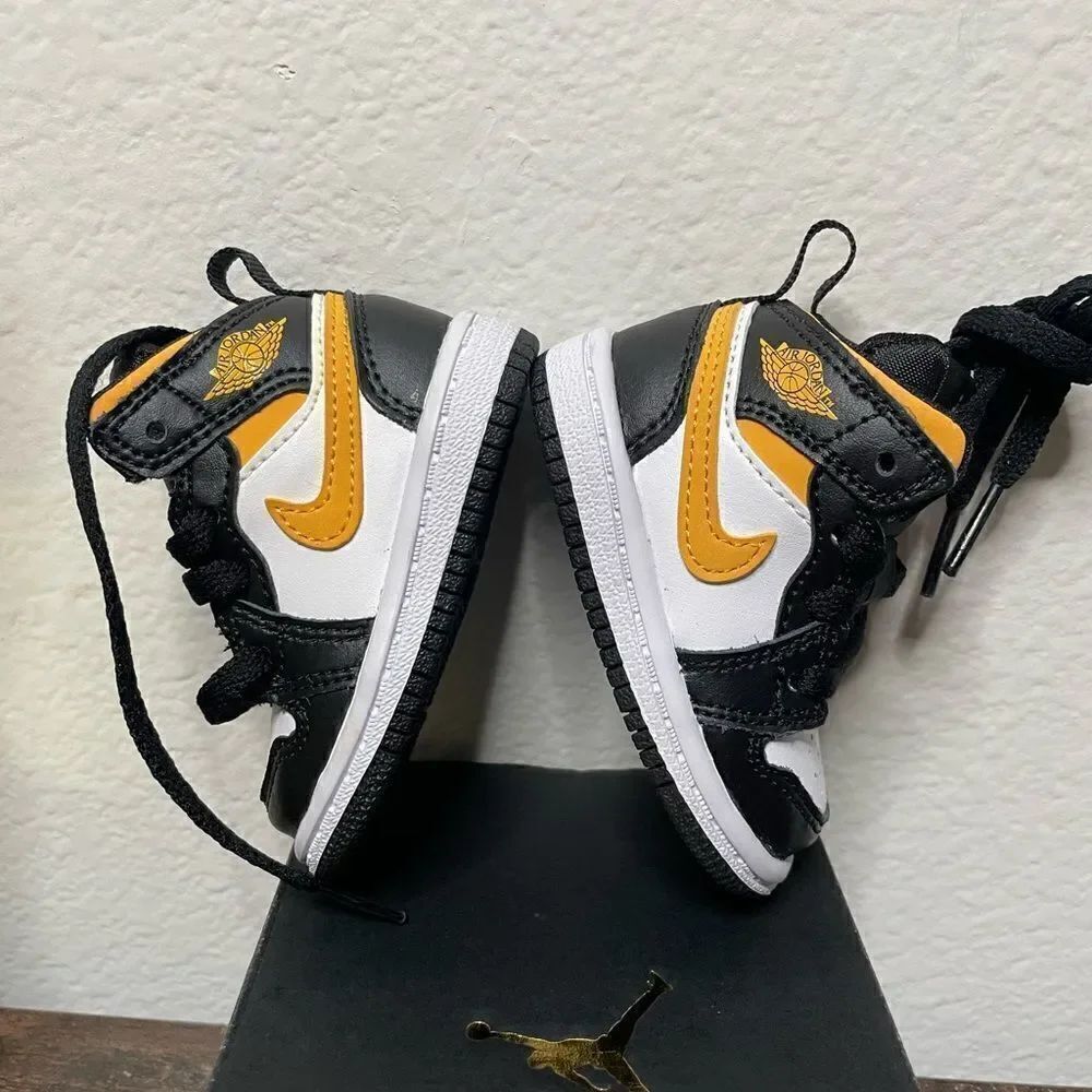 Air Jordan Ones - Picture 4 of 5